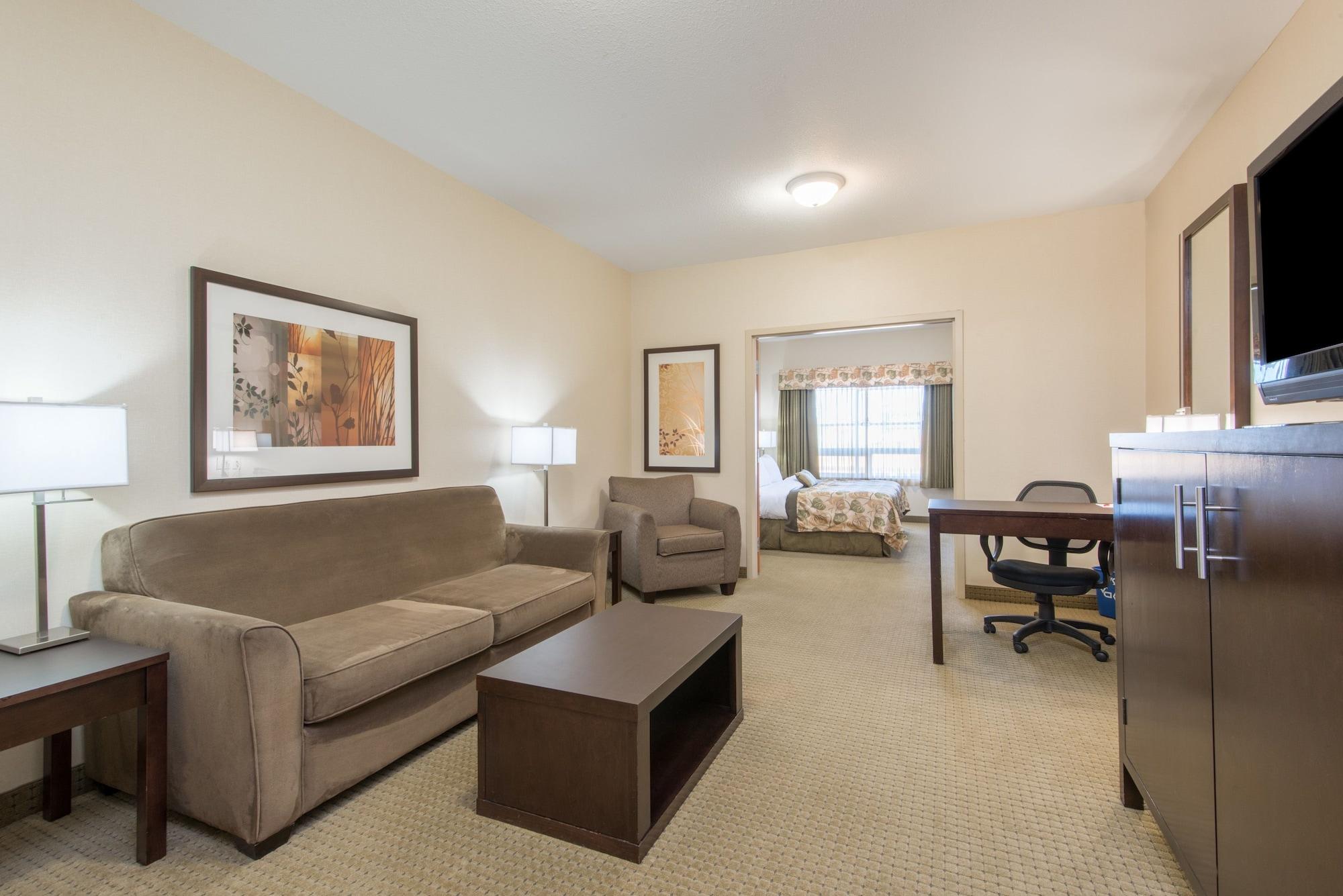Ramada By Wyndham Lac La Biche Exterior foto