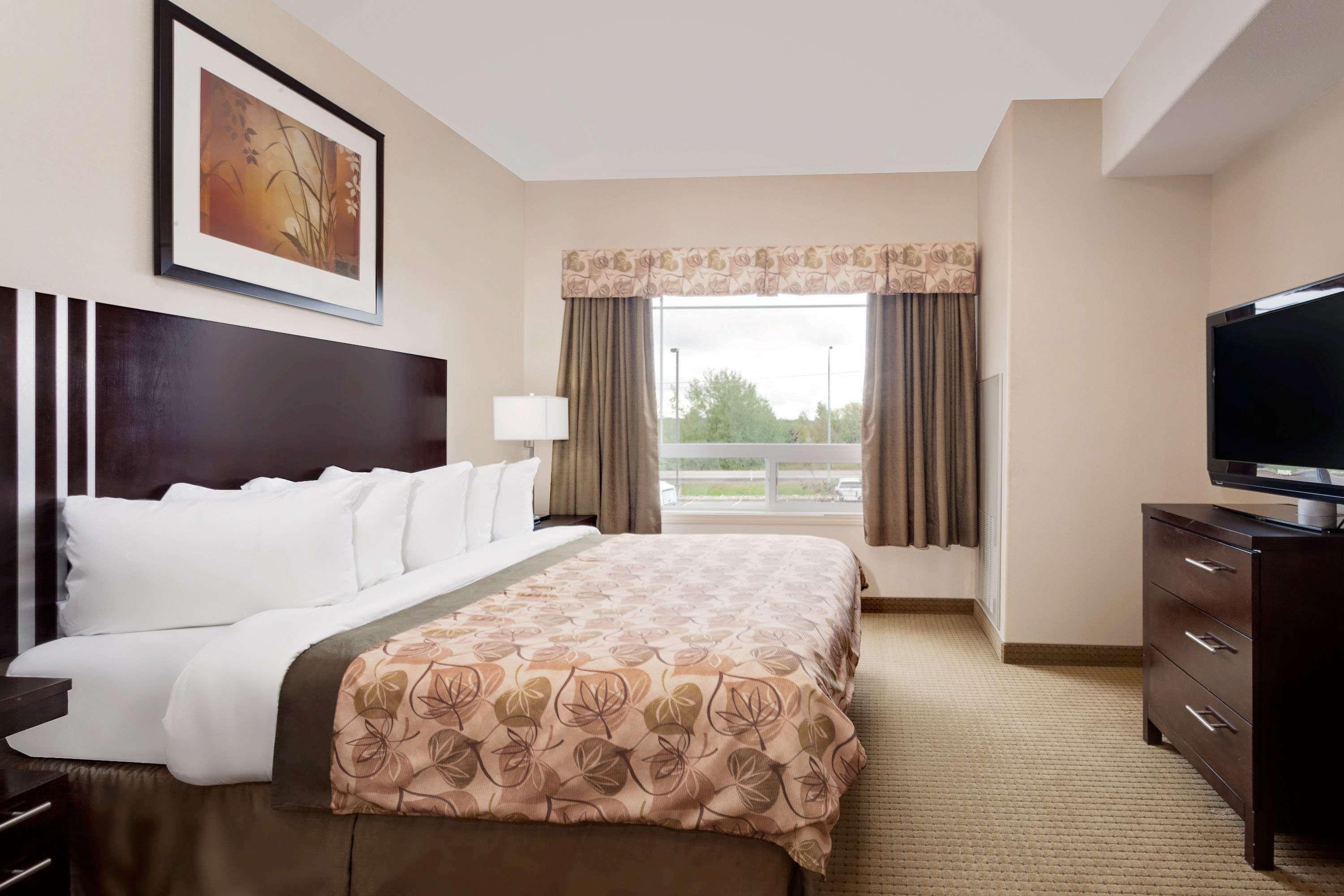 Ramada By Wyndham Lac La Biche Exterior foto