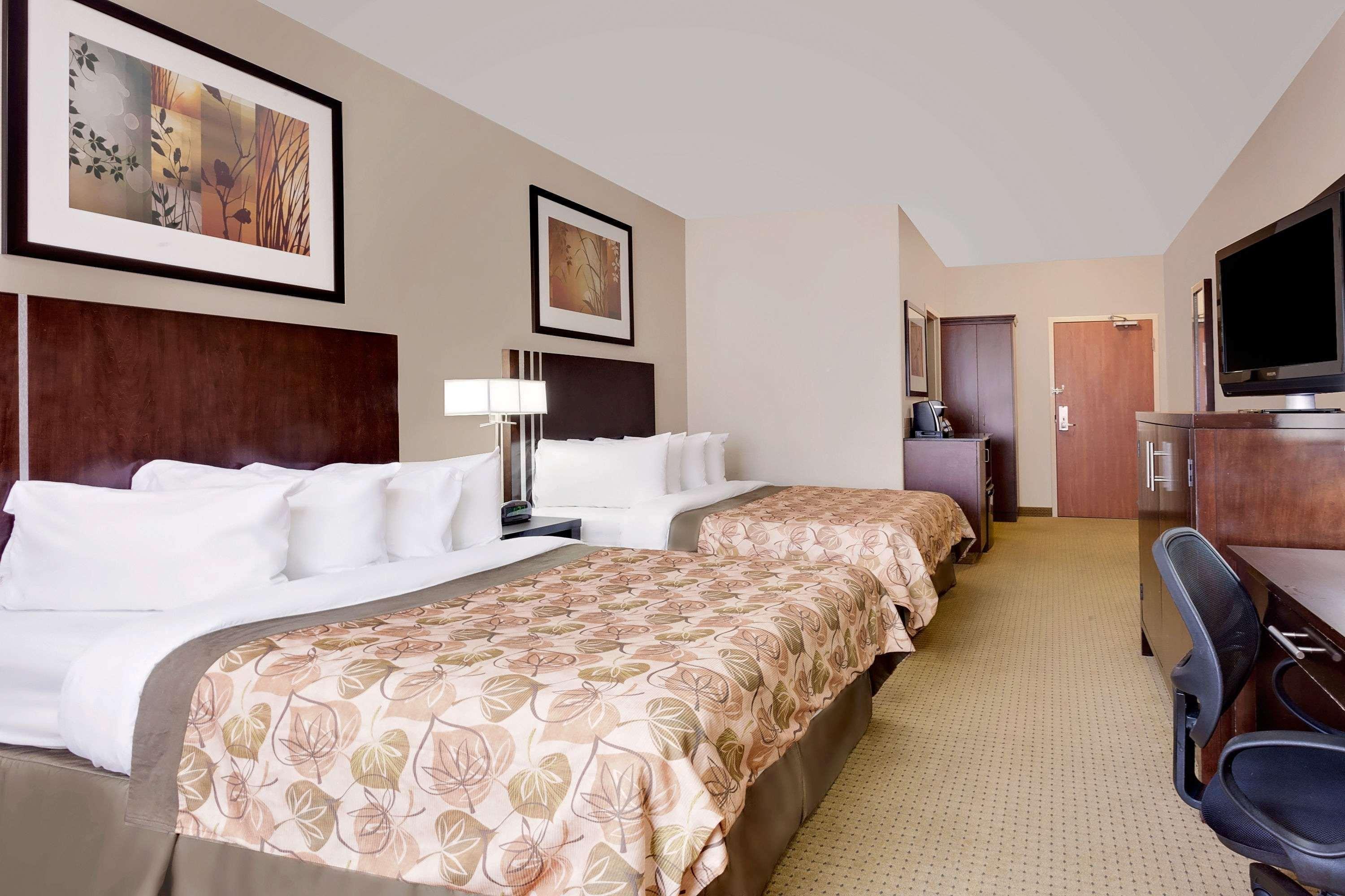 Ramada By Wyndham Lac La Biche Exterior foto