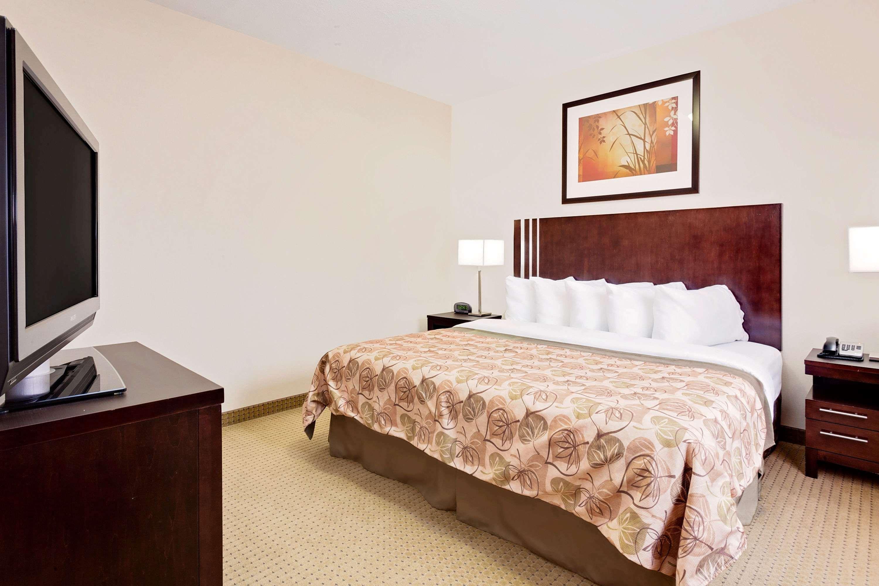 Ramada By Wyndham Lac La Biche Exterior foto
