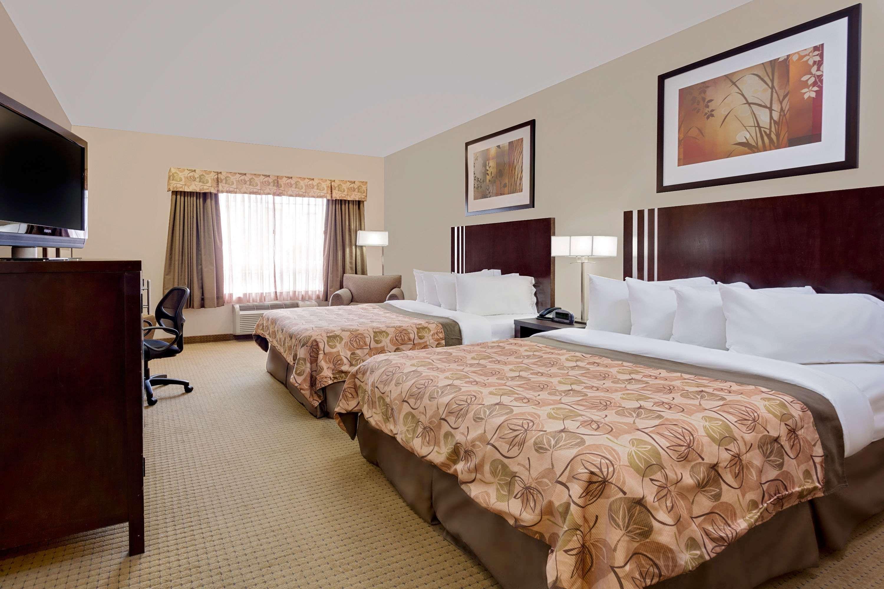 Ramada By Wyndham Lac La Biche Exterior foto