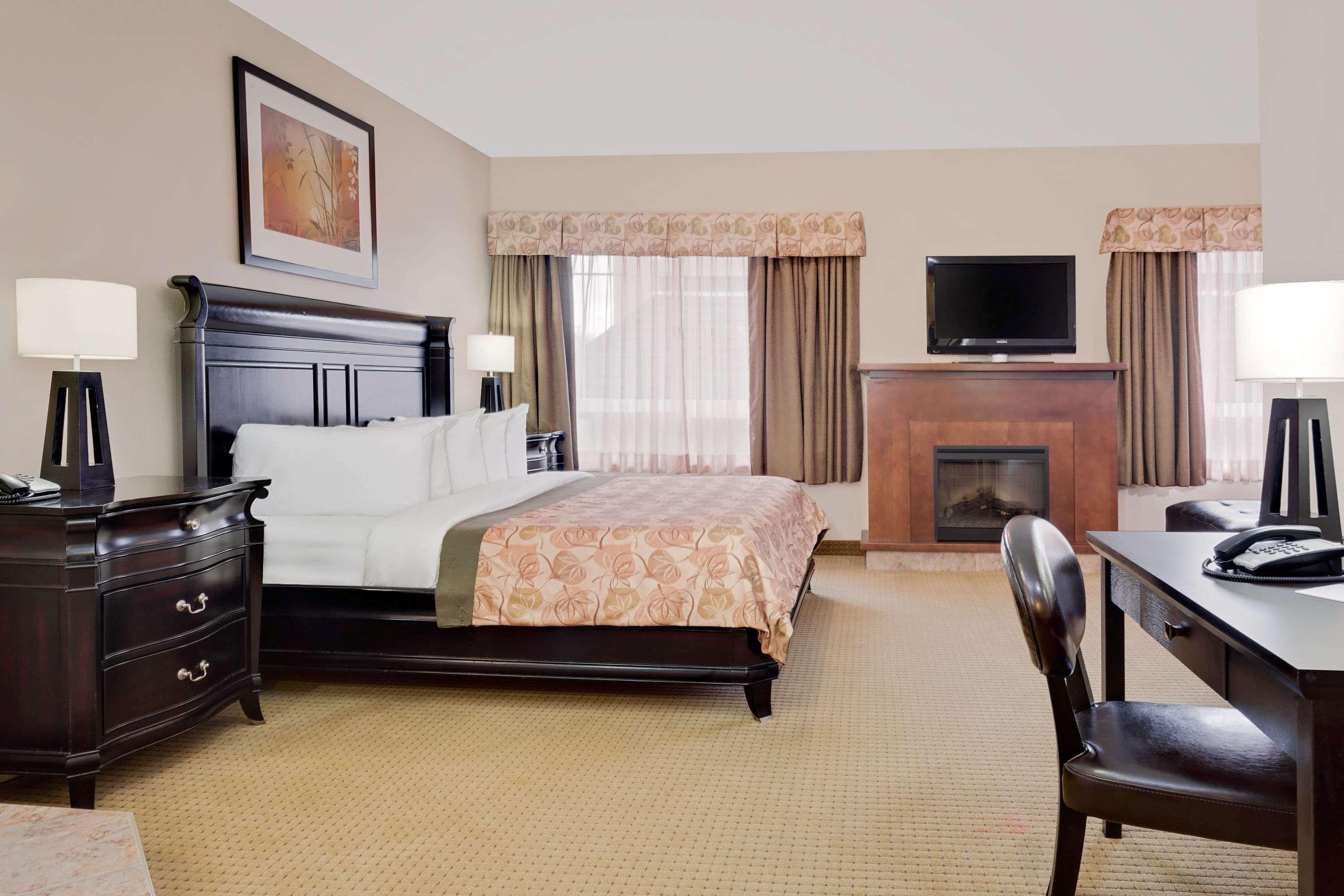 Ramada By Wyndham Lac La Biche Exterior foto